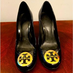 EUC Tory Burch black heels with TB logo; size 8.5